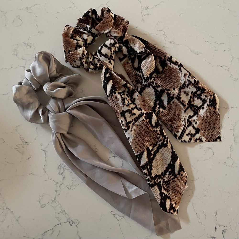 2 Scrunchies